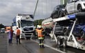 Schwerer LKW VU PKlemm A 4 Rich Olpe auf der Rodenkirchener Bruecke P033